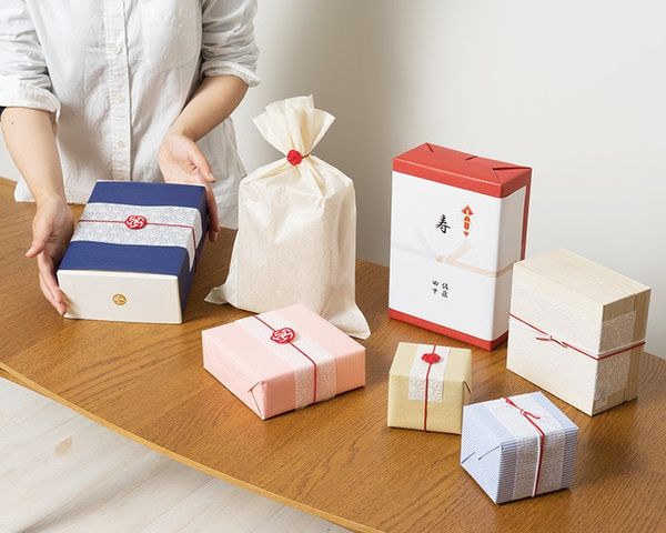 nhận quà đáp lễ